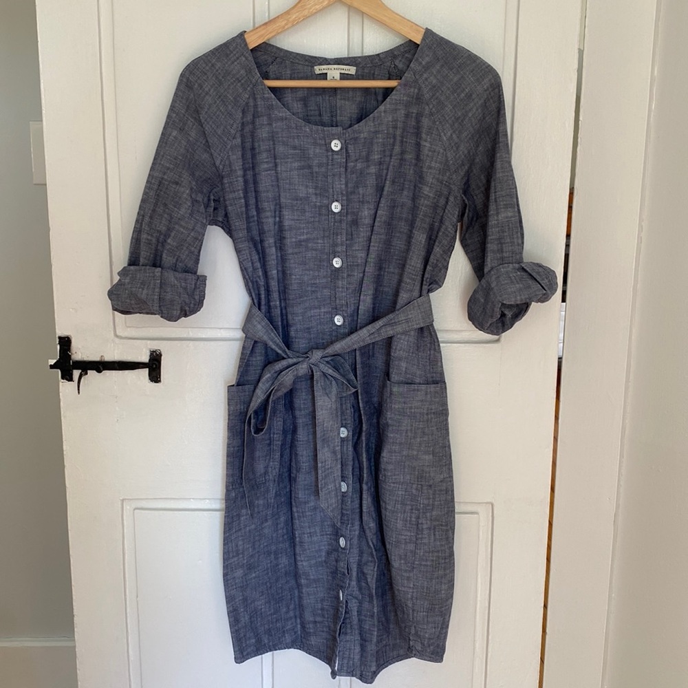 Banana Republic button front chambray shirt dress